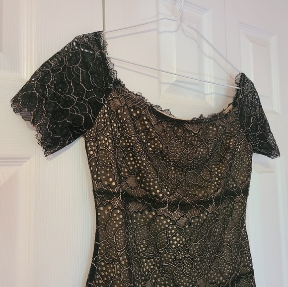 NWOT Guess Nude Lacey Dress 🌹🌴 - Picture 3 of 8